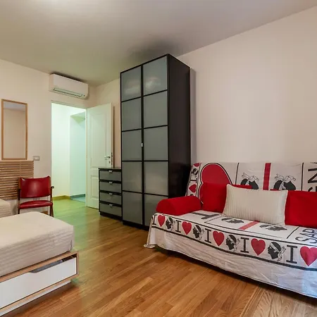 Guesthost - Termini Comfy Апартаменты